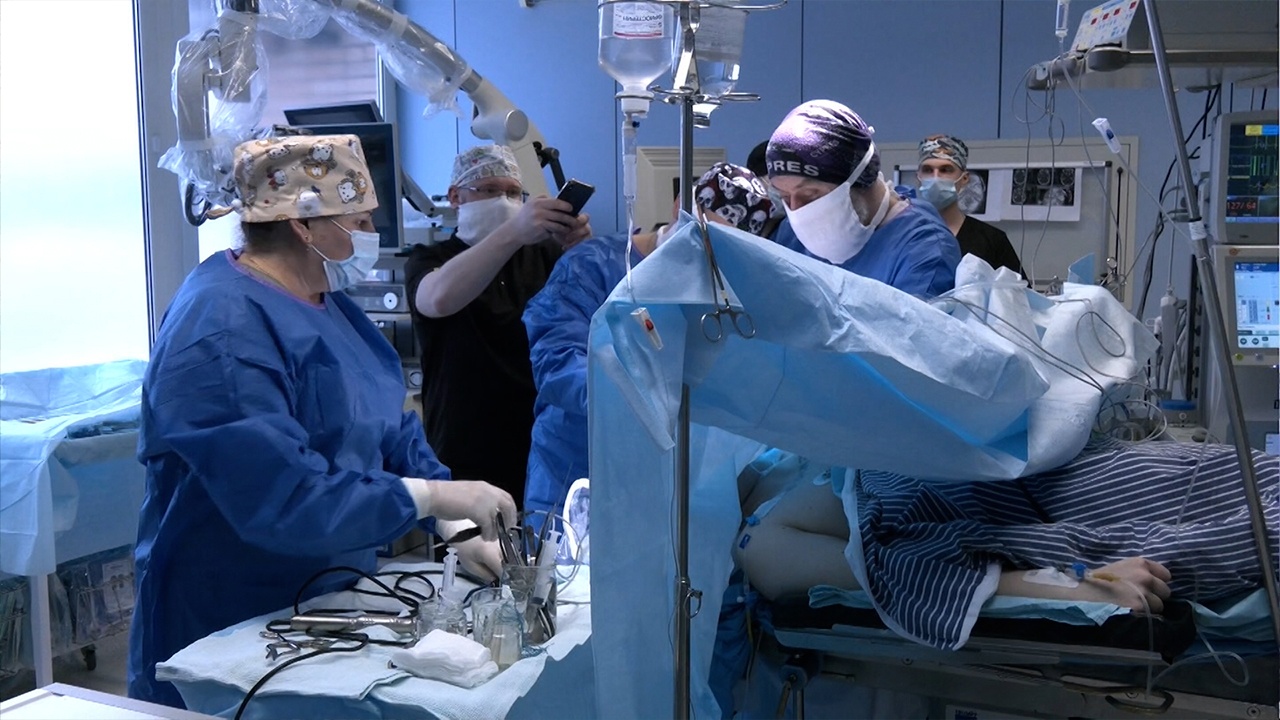 Нейрохирурги госпиталя Бурденко извлекли осколок из головы участника СВО