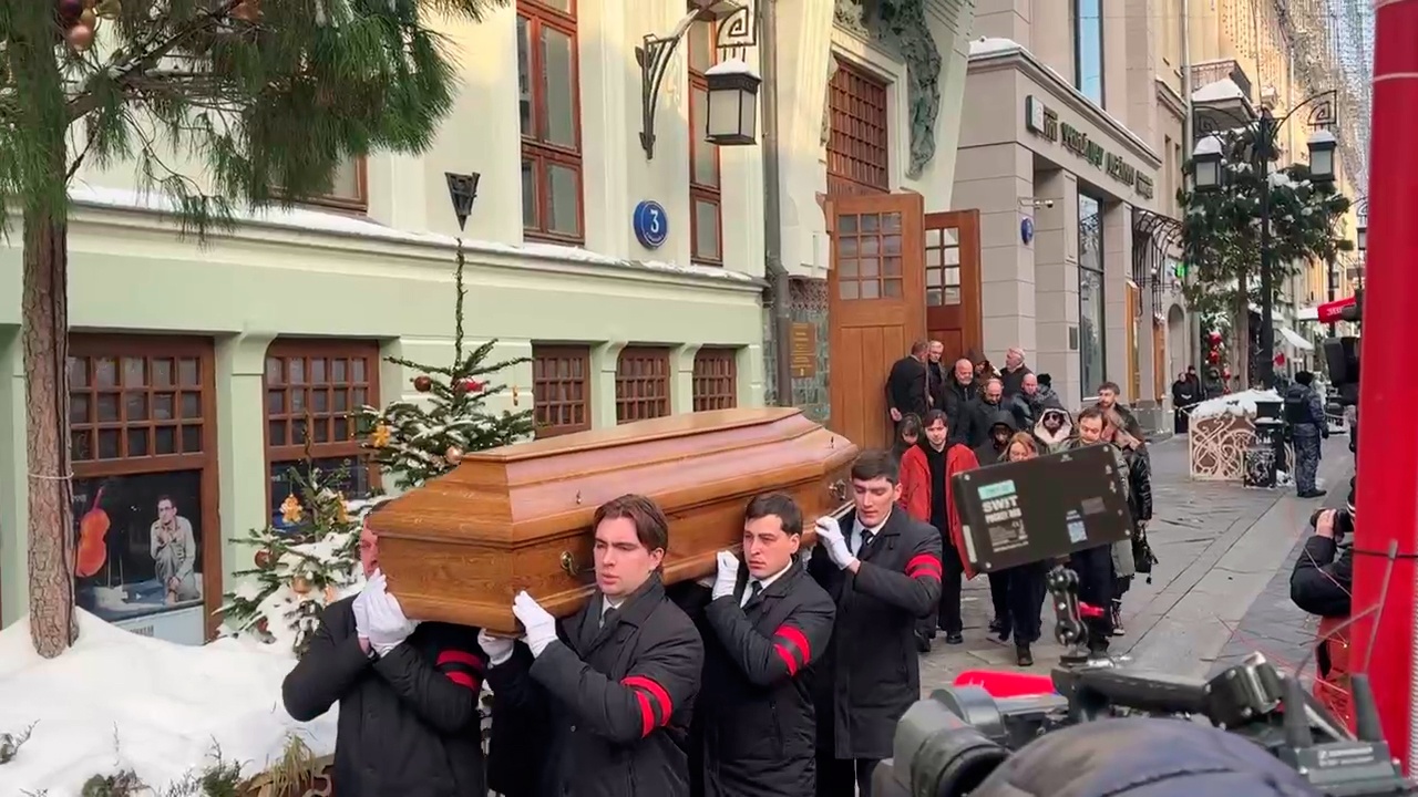 В МХТ имени Чехова простились с Игорем Золотовицким