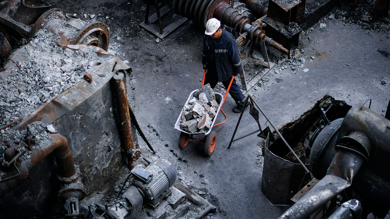 Шмыгаль: на Украине не осталось ни одной целой электростанции