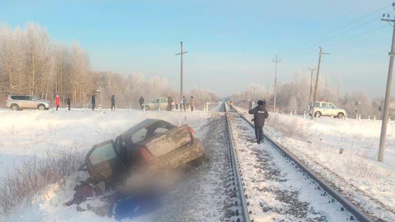 В Псковской области трое погибли в ДТП с поездом и легковушкой