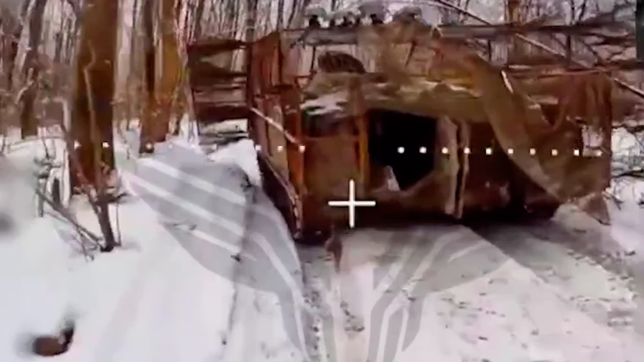 Дроноводы сожгли бронетранспортер ВСУ на Сумском направлении