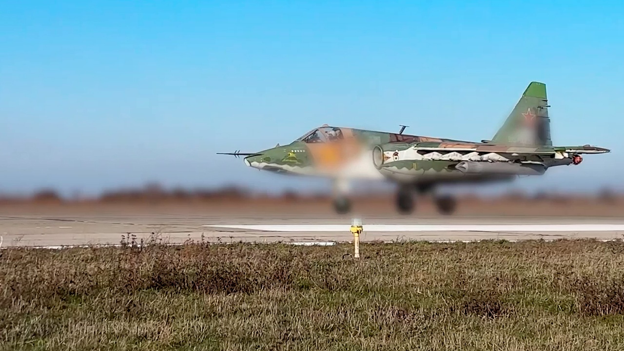 Экипажи Су-25 уничтожили украинскую пехоту в зоне спецоперации