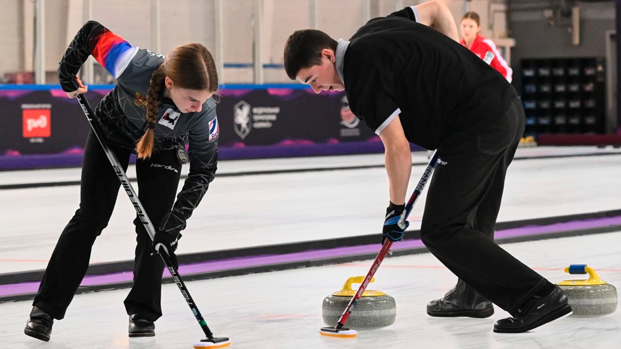 Керлингисты-юниоры из РФ смогут выступать с национальной символикой