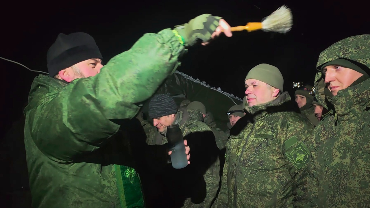 Бойцы группировки «Запад» провели крещенские купания в зоне СВО