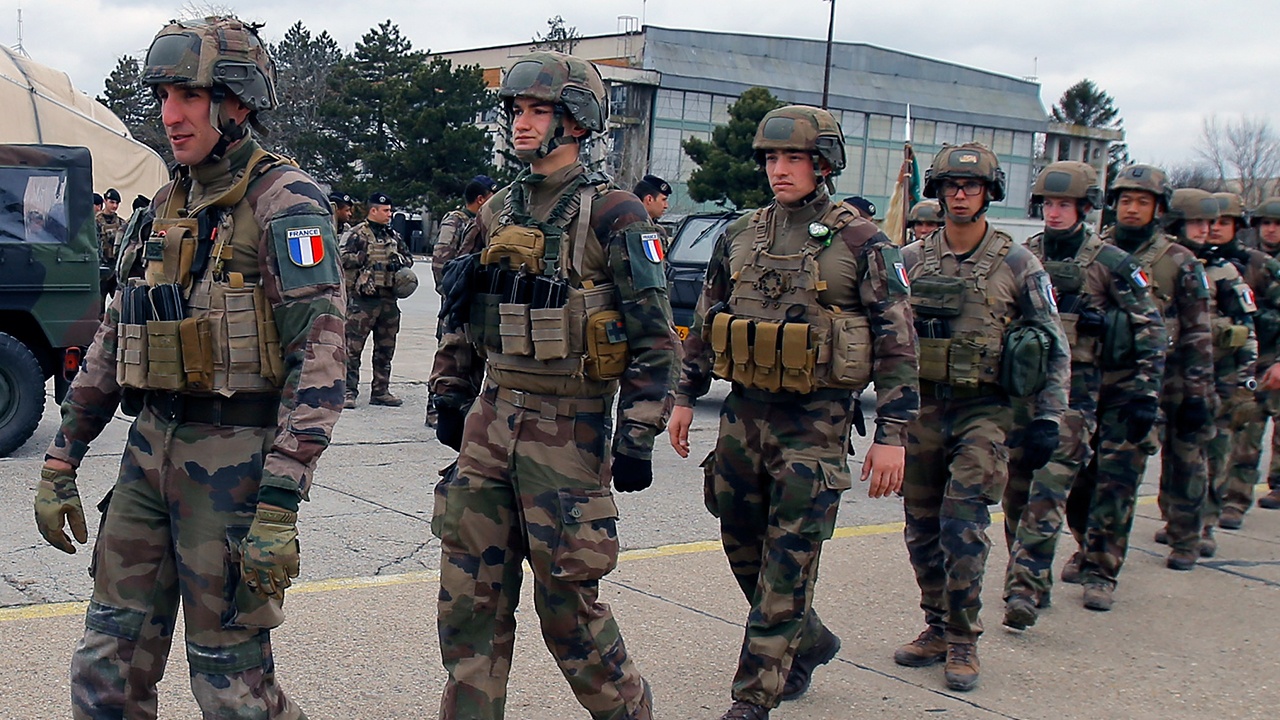 Франция предложила провести учения НАТО в Гренландии