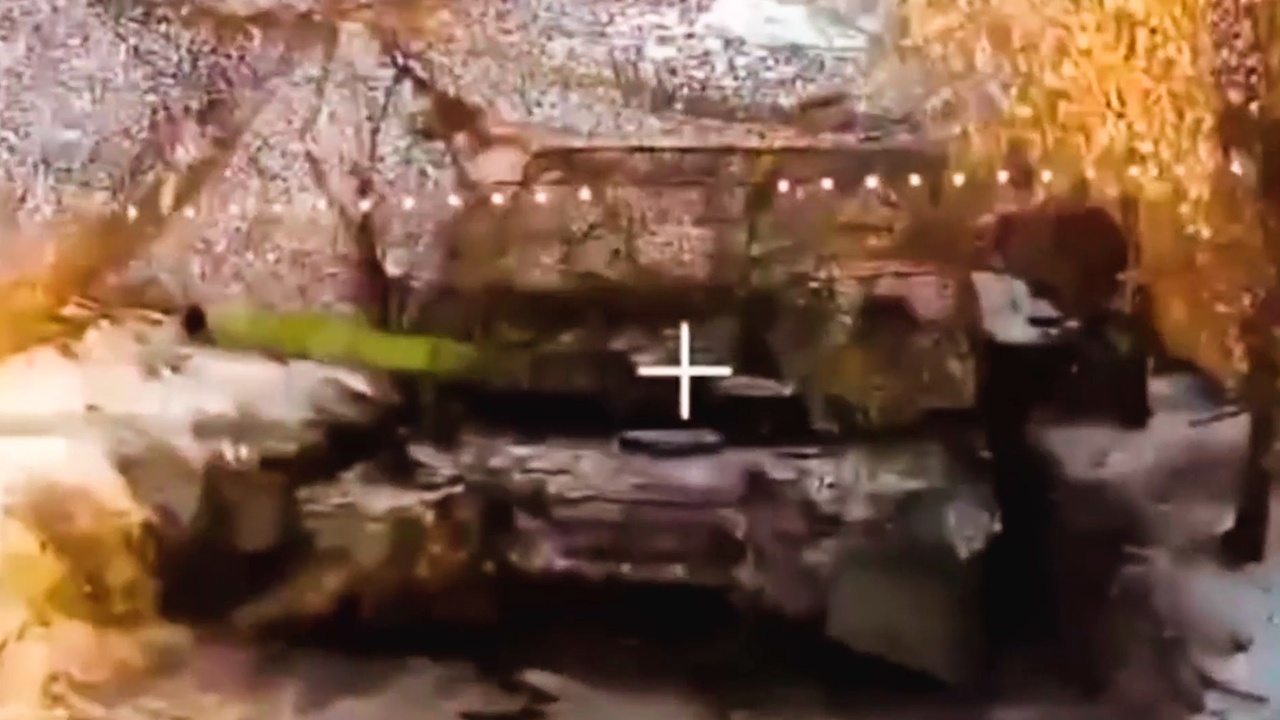 Дроноводы сожгли замаскированный танк ВСУ в Запорожской области