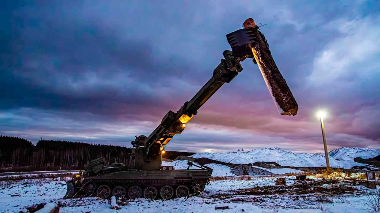 Российские войска получили новые инженерные машины ИМР-3М