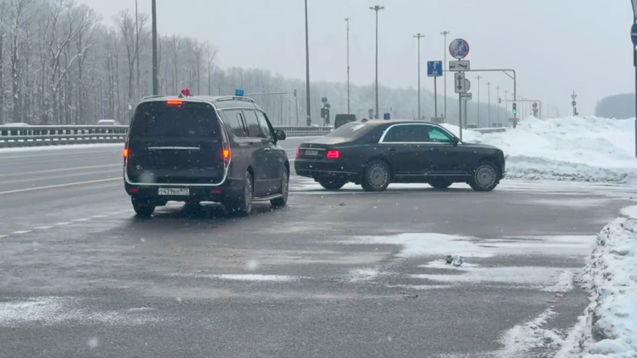 Кортеж въехал на территорию «Внуково-2», куда прилетят Уиткофф и Кушнер