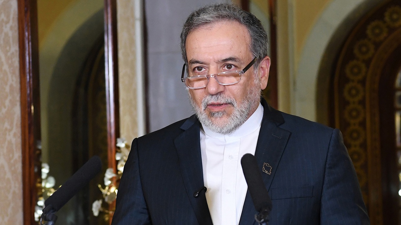 Глава МИД Ирана заявил Зеленскому, что мир устал от клоунов