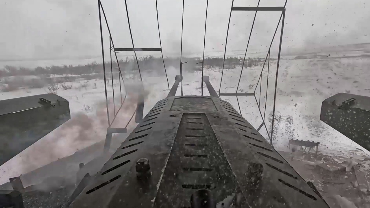 «Терминаторы» подавили «восстание вражеских машин» на полигоне