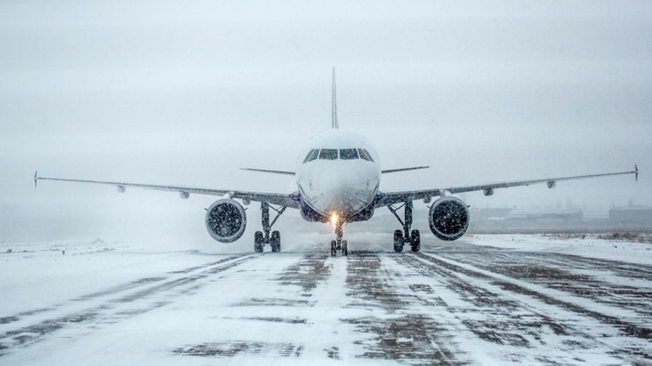 Отменены 12 тысяч рейсов: в США ждут «ледяного шторма десятилетия»