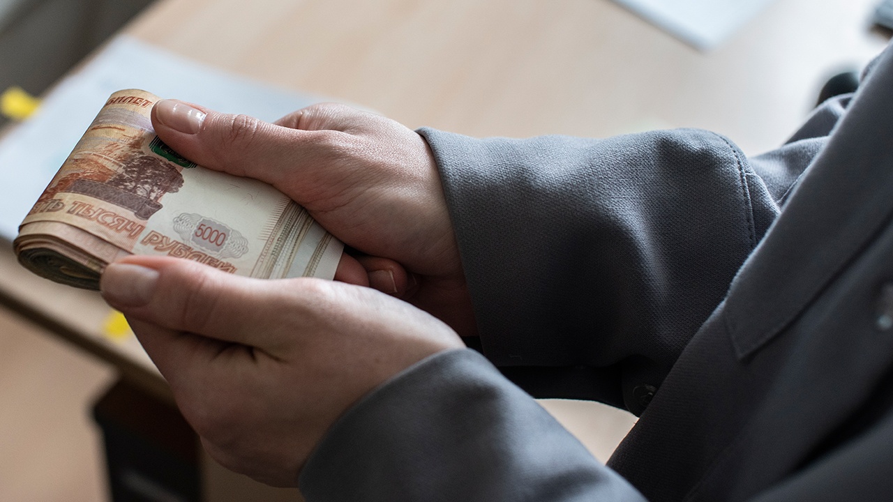 Минтруд увеличит пособие по безработице до 15 886 рублей