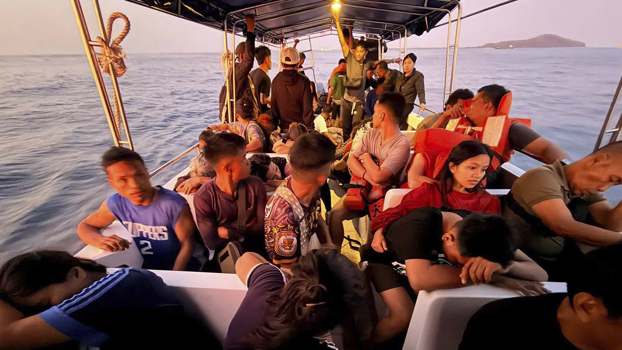 До 15 увеличилось число погибших при крушении парома на Филиппинах