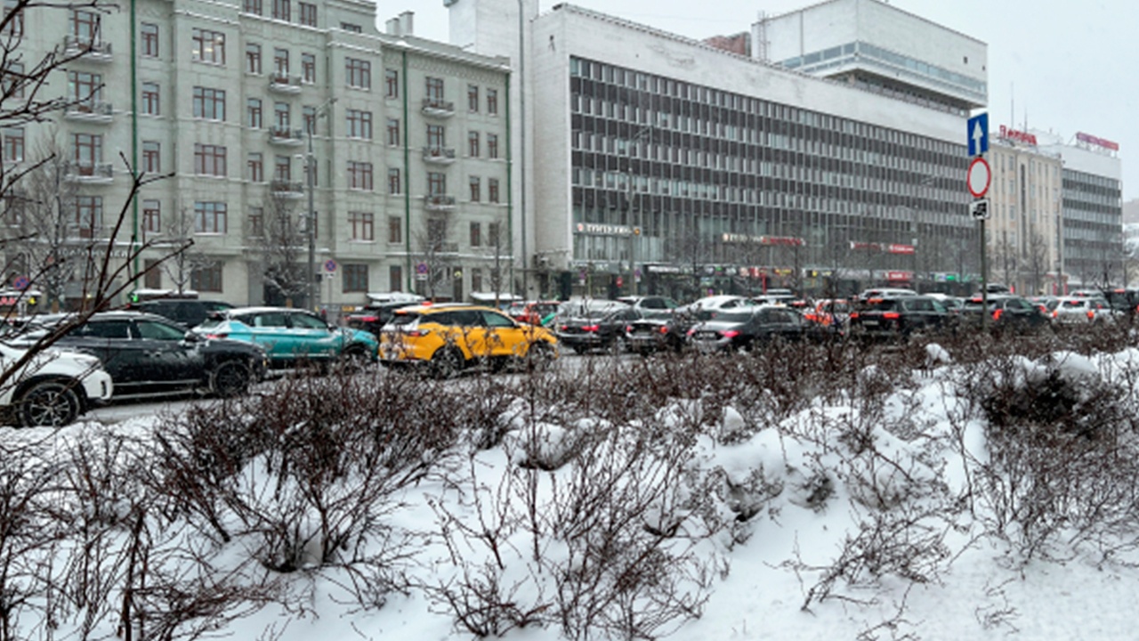 Пробки на дорогах Москвы достигли максимальных 10 баллов