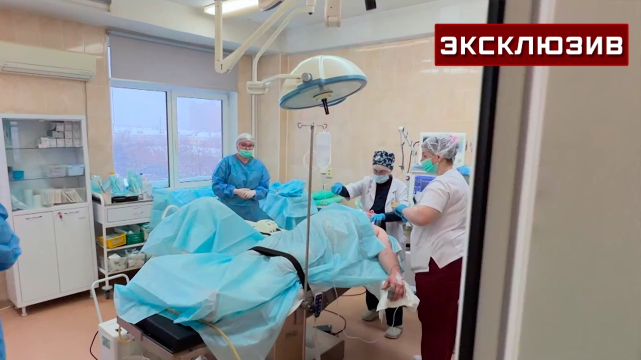 Подмосковные хирурги показали, как собрали лицо пациенту из десятков фрагментов