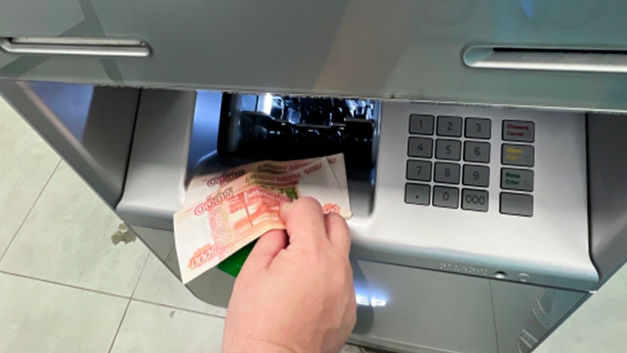 В Минфине предложили ввести лимит на пополнение счетов через банкоматы