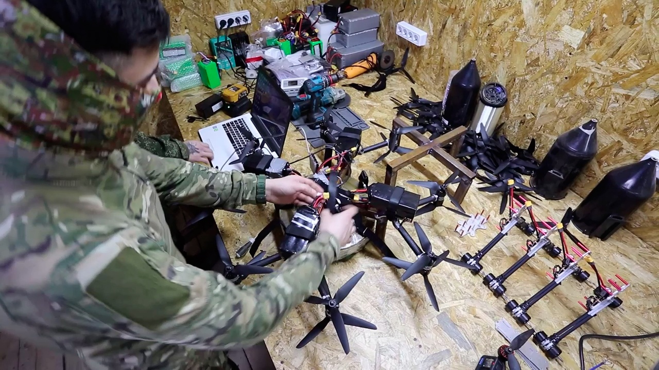 Российские военные собрали и протестировали новый тяжелый FPV-дрон «Кощей»