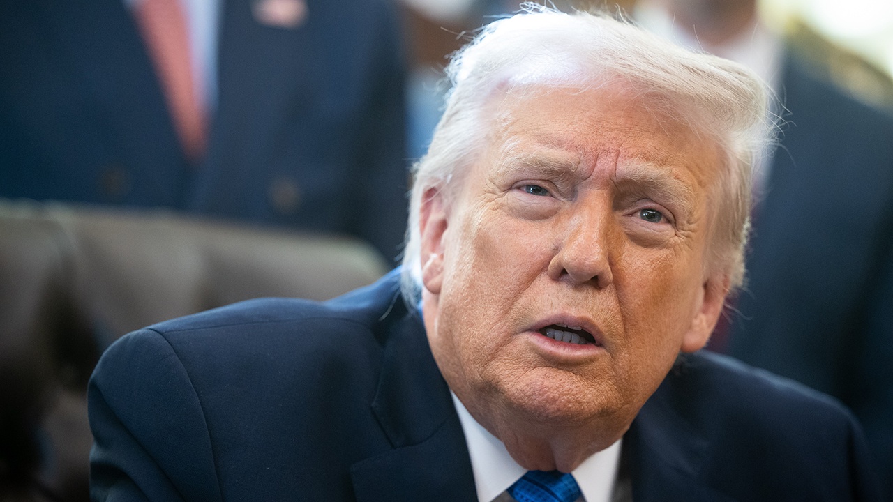 Имя Трампа более трех тысяч раз упоминается в новых файлах по делу Эпштейна