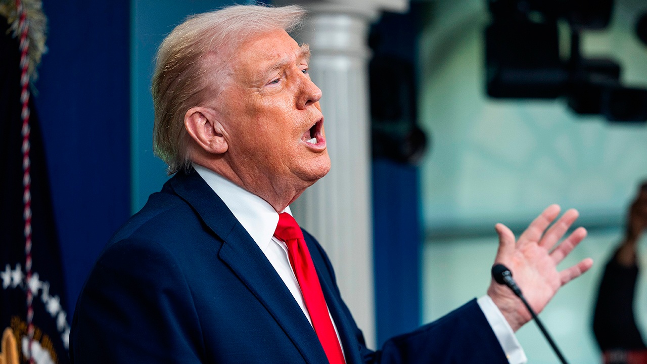 Трамп объявил о начале переговоров по Гренландии