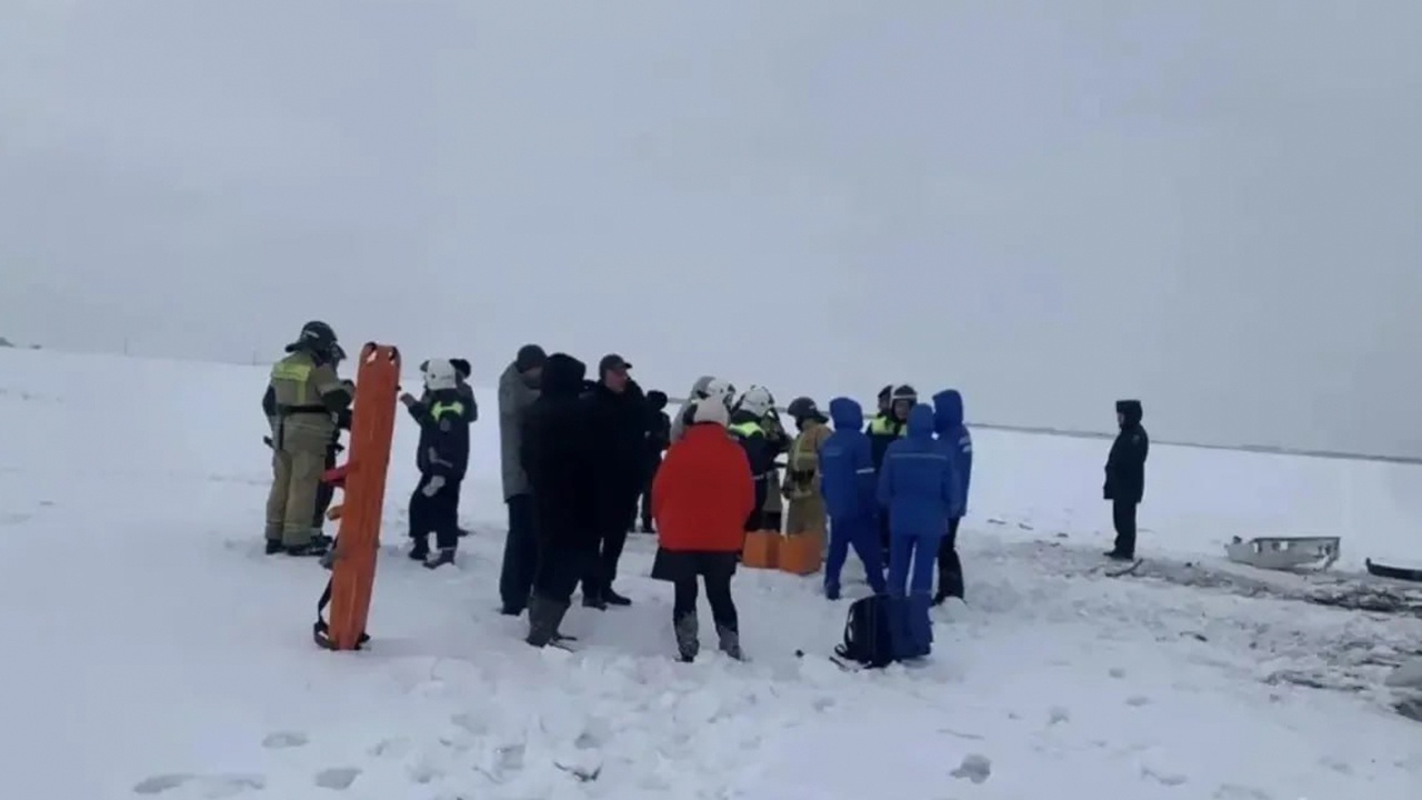 Учебный самолет упал в Орске, три человека погибли