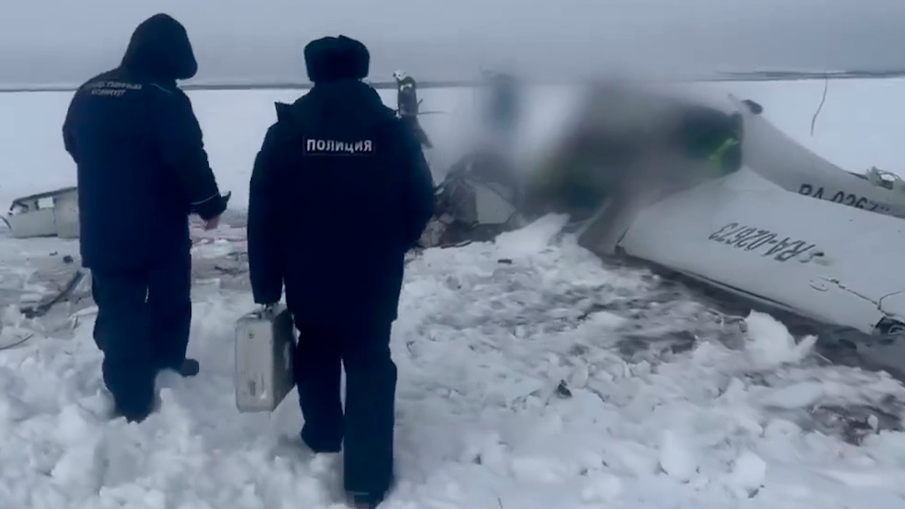 В СК назвали две версии крушения учебного самолета в Орске