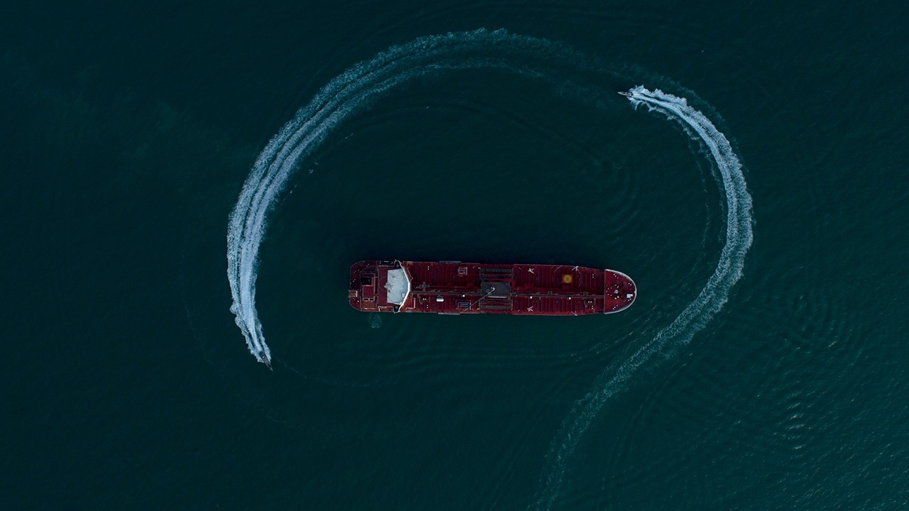 CBS: иранские катера попытались задержать танкер под флагом США