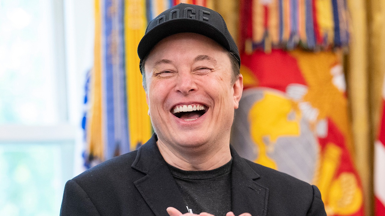 Маск стал первым в истории, чье состояние превысило $800 млрд