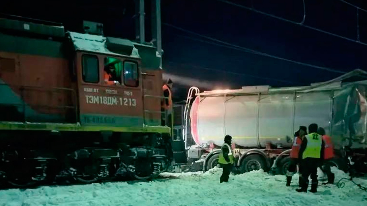 В Мордовии пять поездов задерживаются из-за аварии на переезде