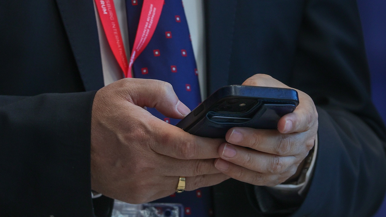 Телеканал «Звезда» включили в «белый список» Минцифры