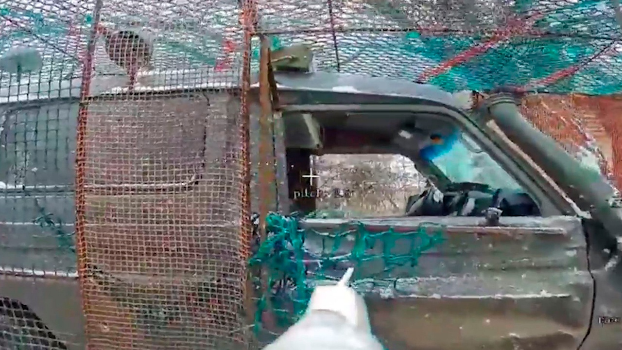 Минобороны показало кадры уничтожения четырех украинских пикапов