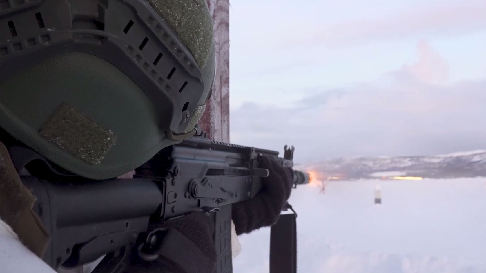 Морские пехотинцы отработали стрельбу по БПЛА на арктическом полигоне