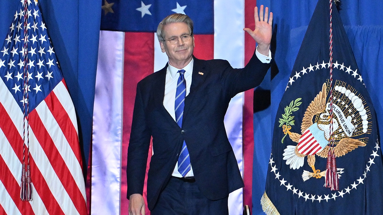 Бессент признался, что Минфин США вызвал долларовый кризис в Иране