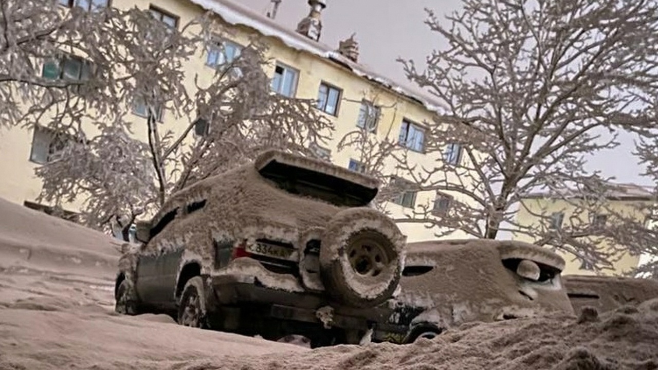 Пепел от вулкана Шивелуч может накрыть поселки на Камчатке