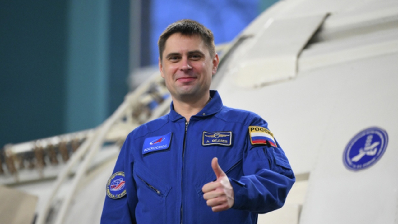 Космонавт Федяев угостил экипаж миссии Crew-12 борщом собственного приготовления