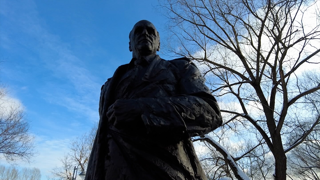 В Москве состоялась церемония открытия памятника разведчику Ботяну