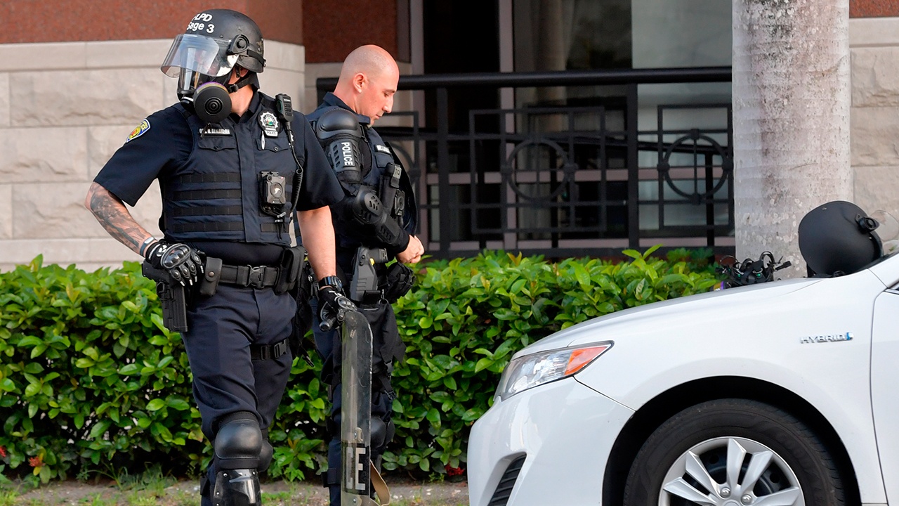 CBS: во Флориде стрелок убил шестерых человек, из них двое - выходцы из СССР