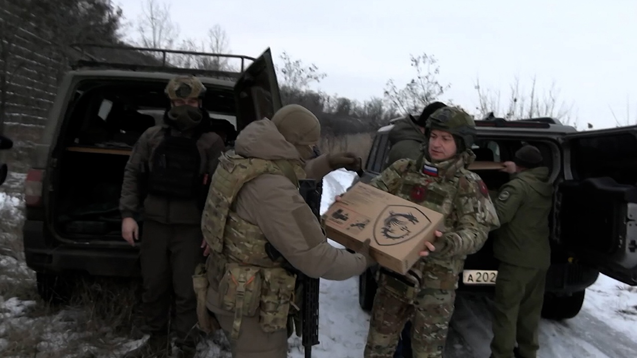 Народный фронт и военкор «Звезды» передали гуманитарный груз бойцам СВО
