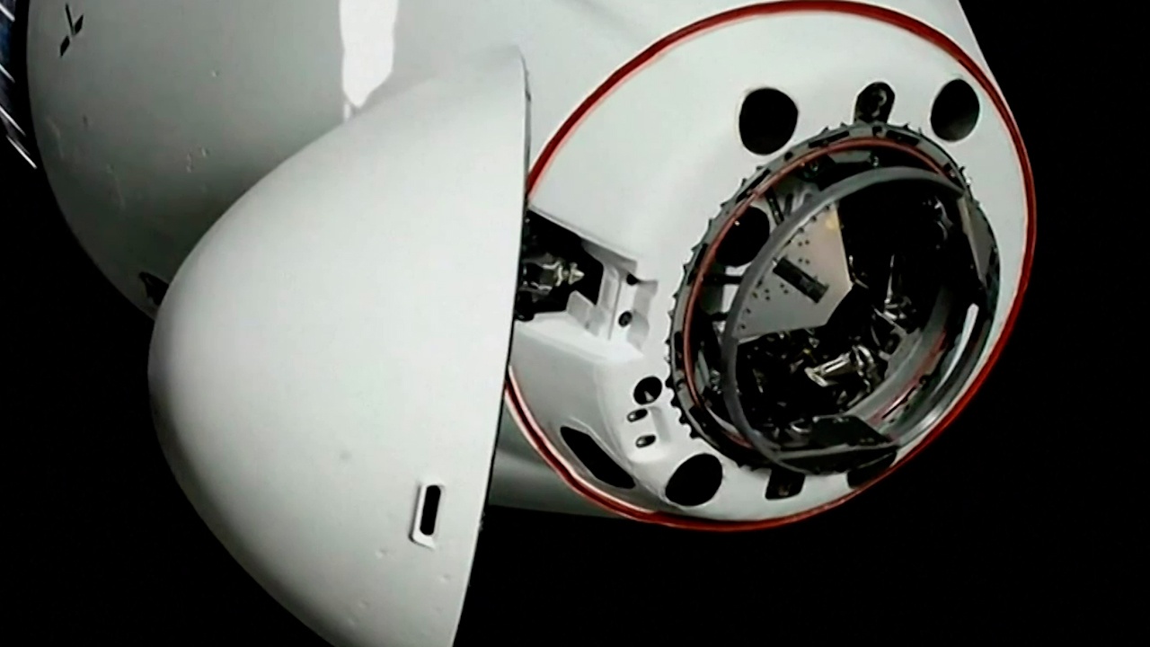 Корабль Crew Dragon с космонавтом Федяевым на борту пристыковался к МКС