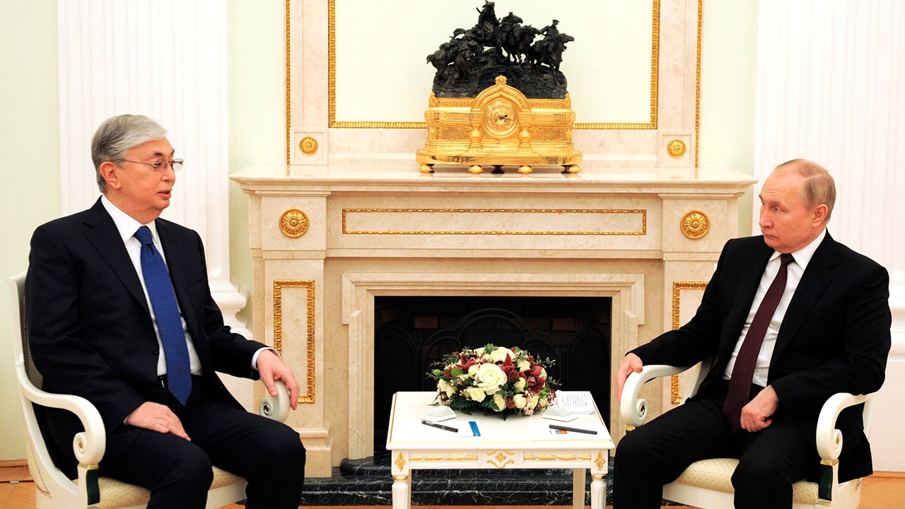 Путин поговорил по телефону с Токаевым