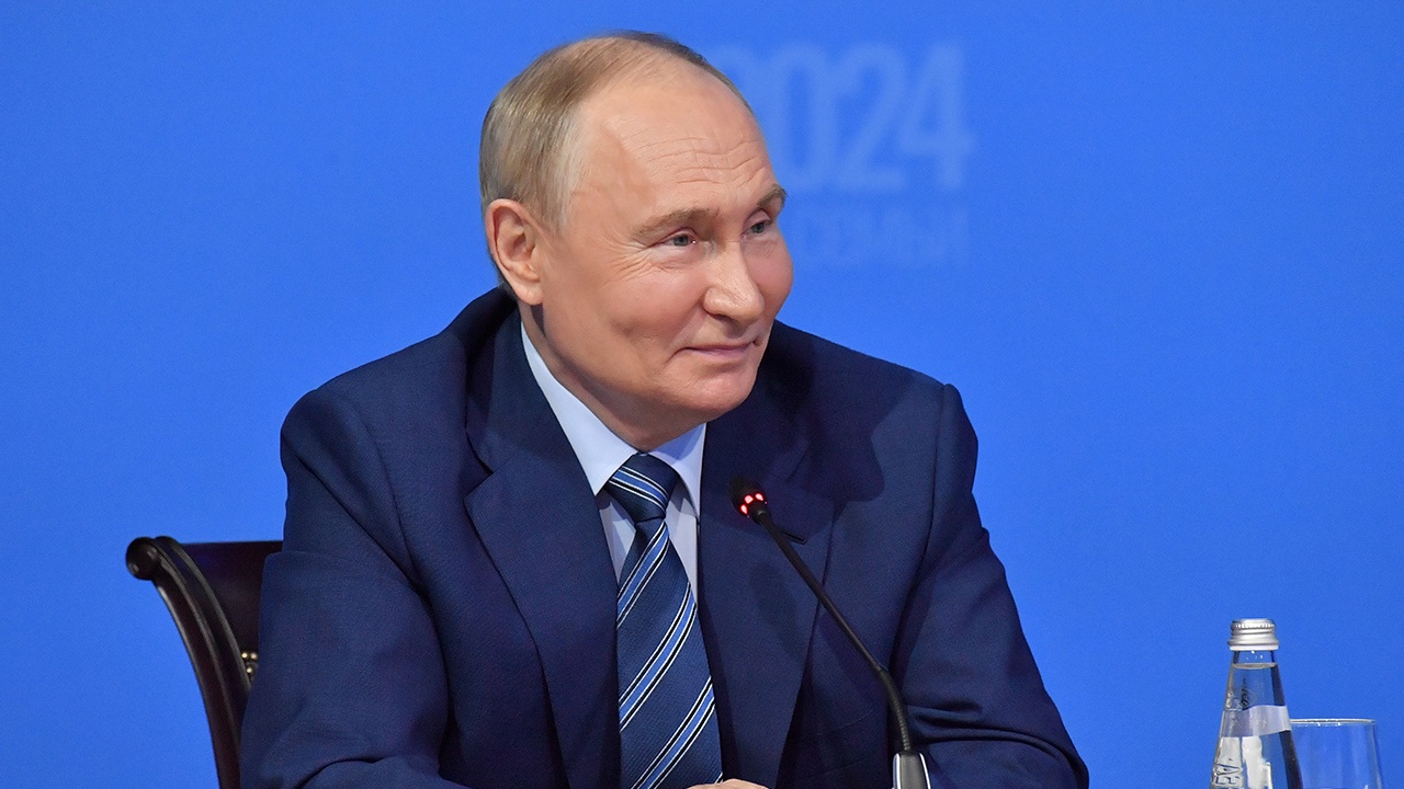 В Кремле заявили, что не будут судиться из-за масок с лицом Путина