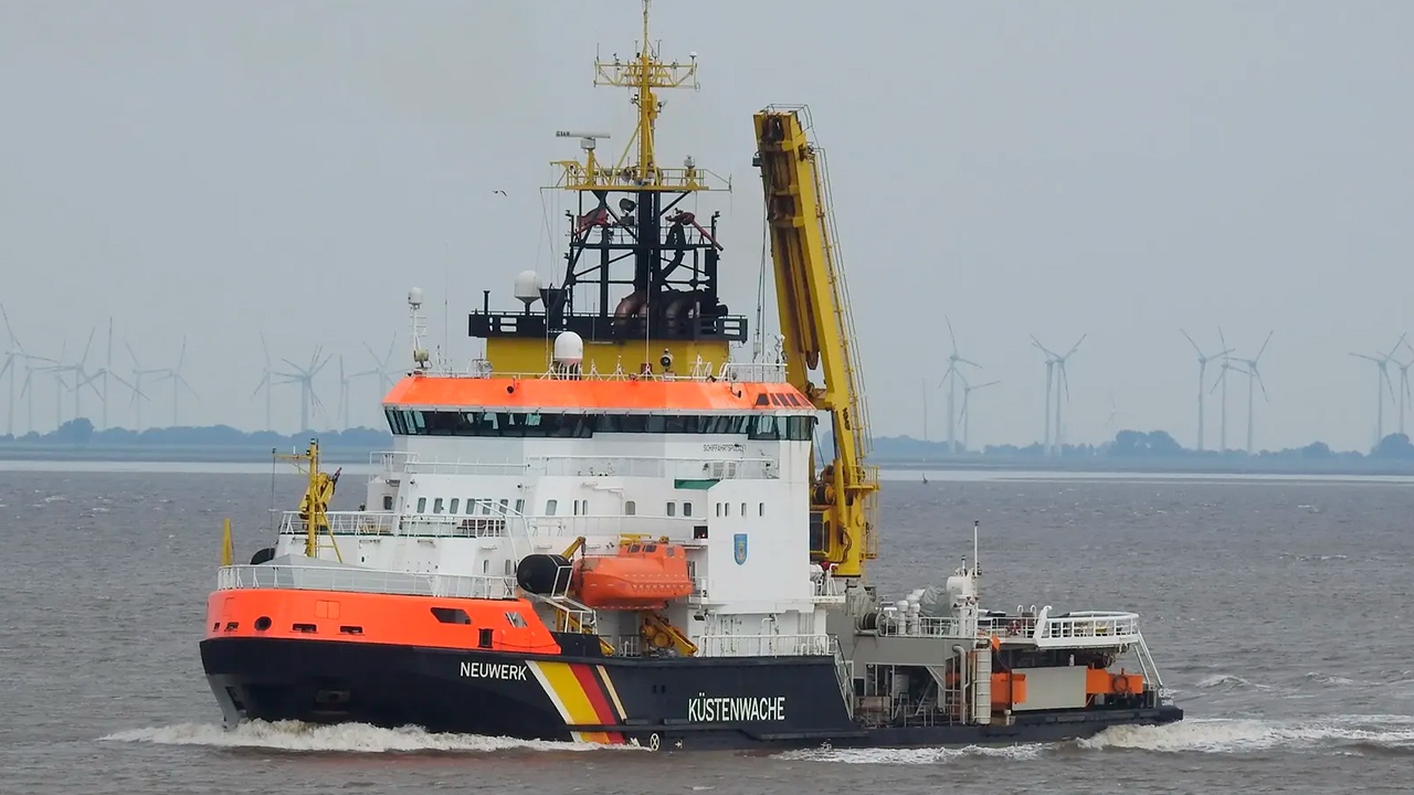 Немецкий ледокол сломался при попытке расчистить путь к терминалу СПГ