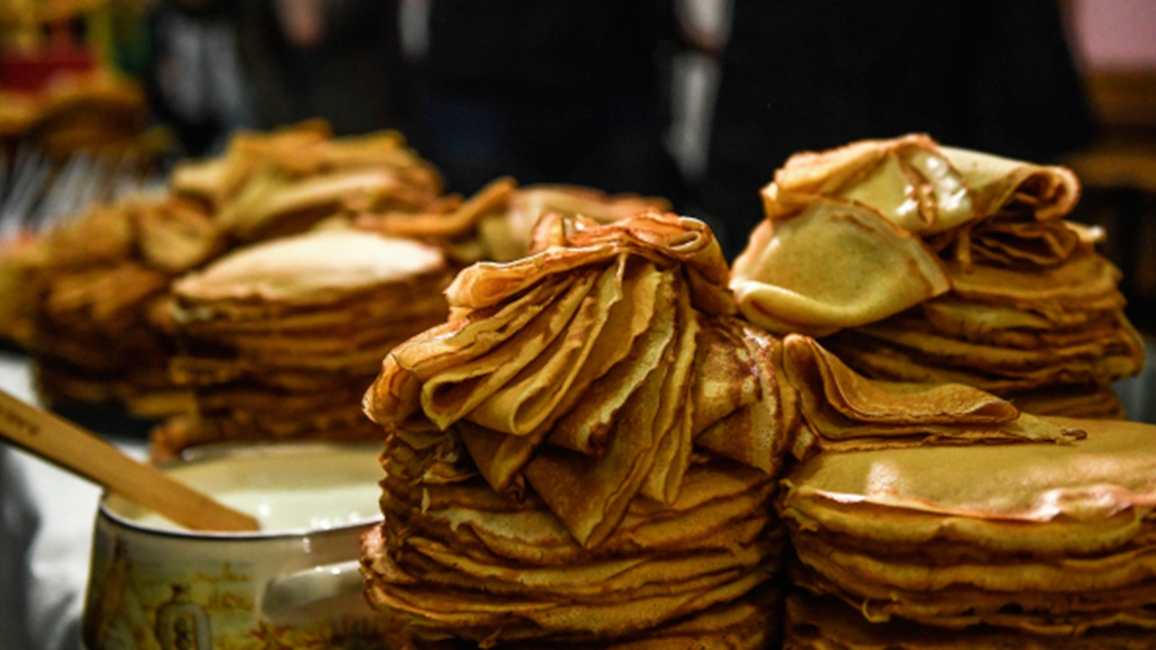 В Роспотребнадзоре назвали безопасную порцию блинчиков в Масленицу