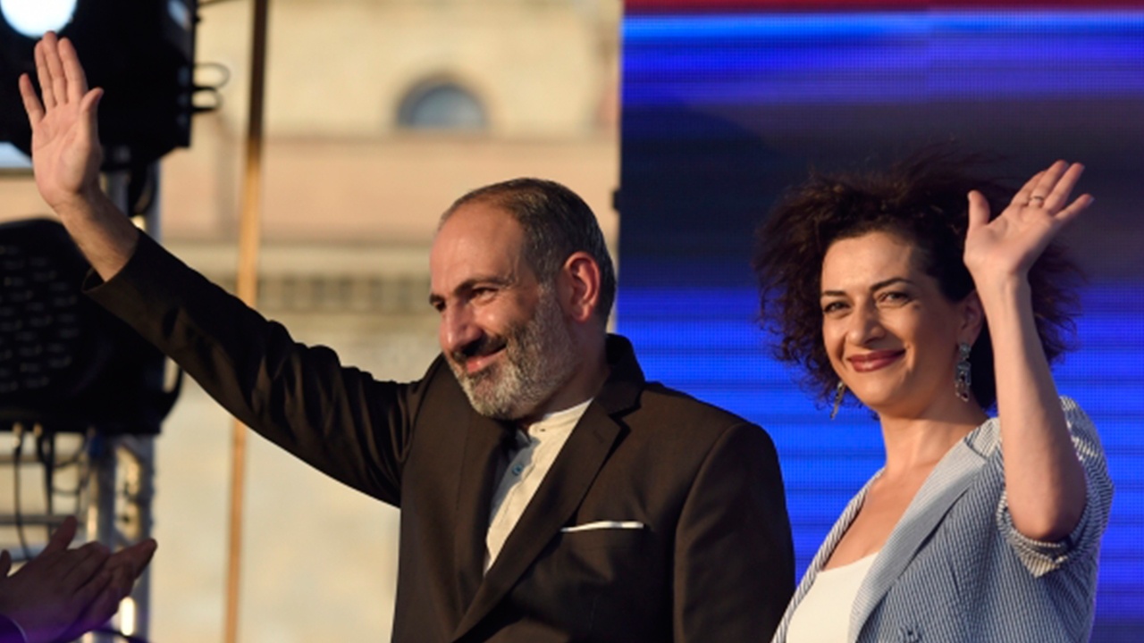 Жена Пашиняна заявила о расставании с ним