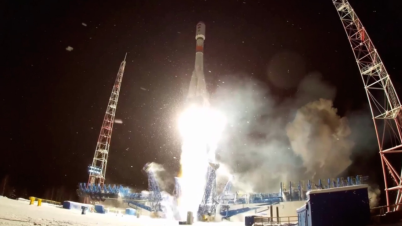 МО РФ показало кадры работы службы горючего на космодроме Плесецк