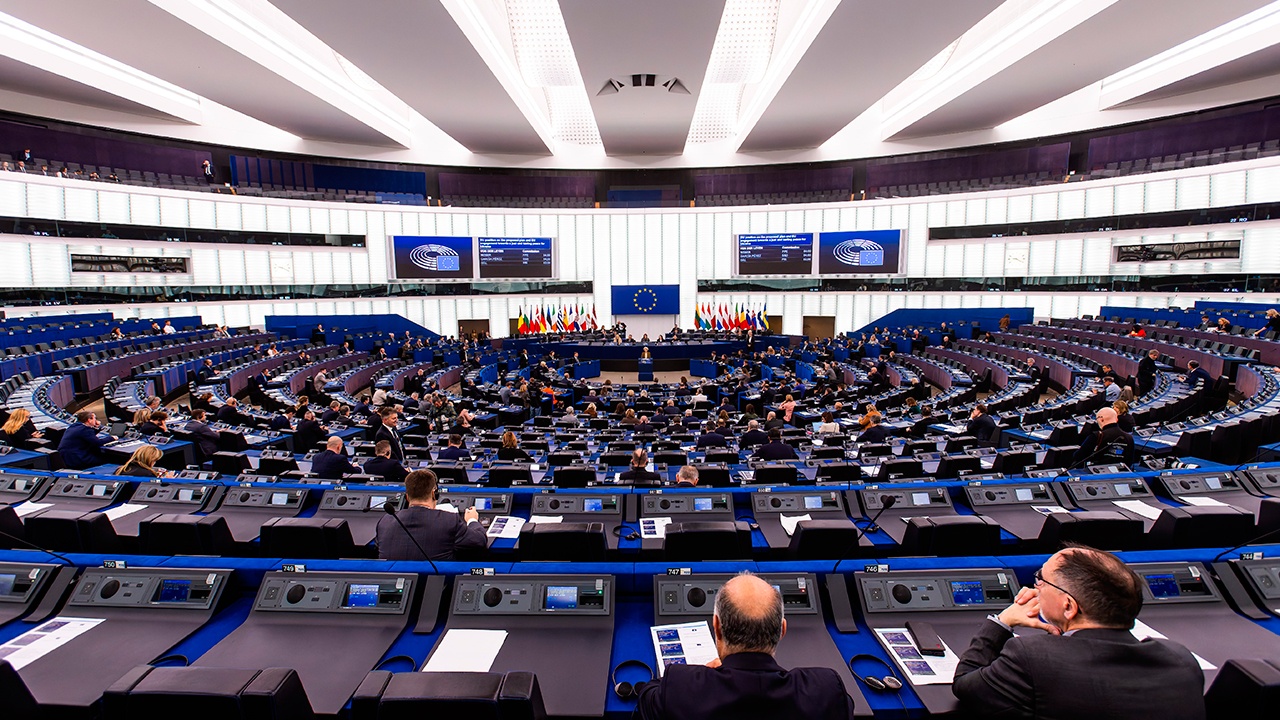 Politico: у ЕС нет денег на поддержку регионов, граничащих с Россией