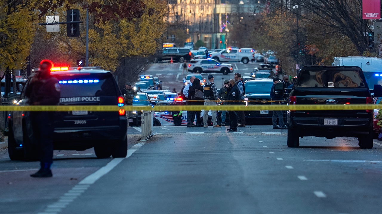 Полиция разоружила неизвестного с дробовиком у здания Конгресса США