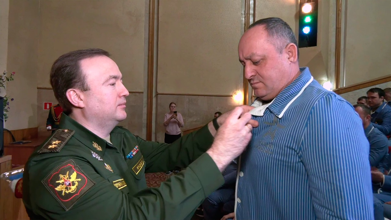 Фрадков вручил награды участникам СВО и медикам в госпитале Вишневского