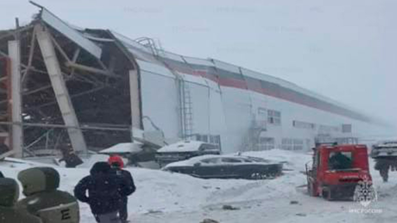 В Липецкой области обрушилась крыша цеха, из-под завалов извлекли пятерых
