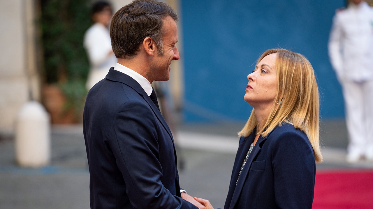 Мелони изумилась резкой критике со стороны Макрона