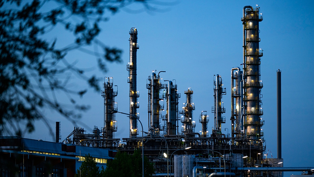 Фицо: в понедельник Словакия прекратит поставки электричества на Украину